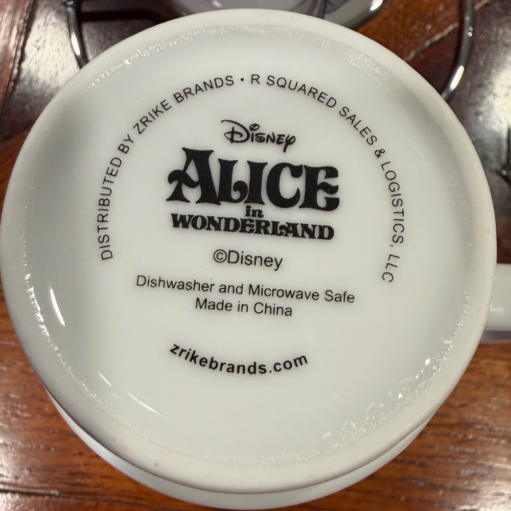 Disney Alice in Wonderland Mug Set - Picture 6 of 6